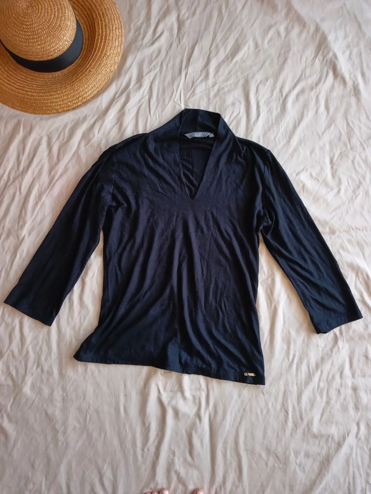 Truworths Finnigan Black Long Sleeve V-Neck Top