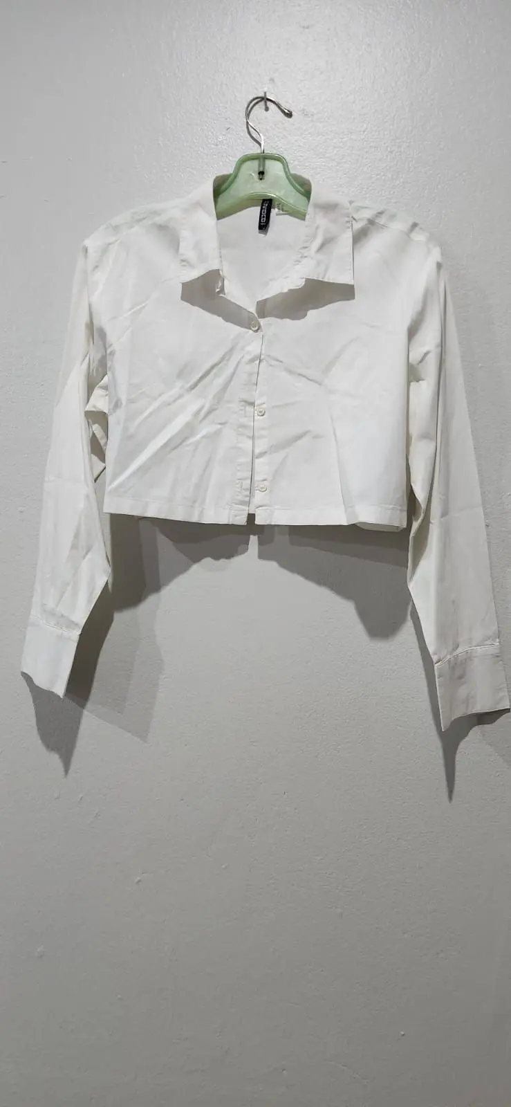 H&M Divided White Cropped Button-Down Shirt