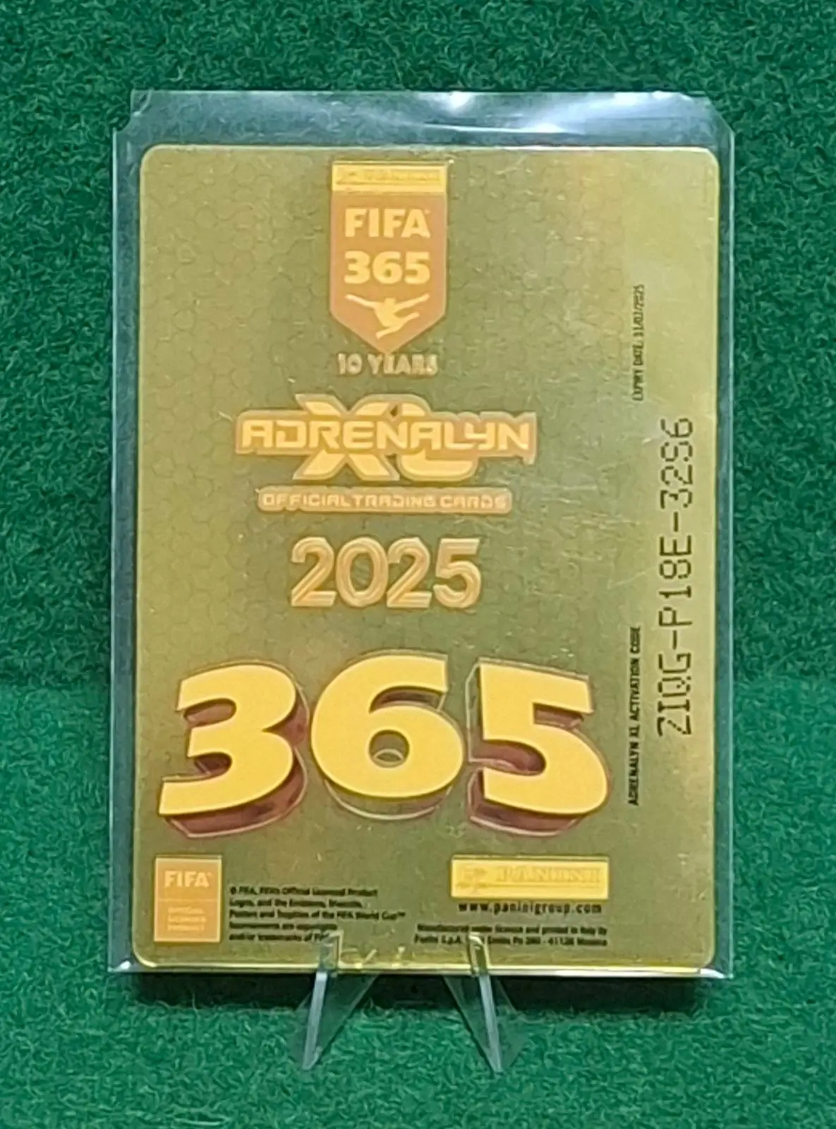 Panini FIFA 365 Invincible Trading Card