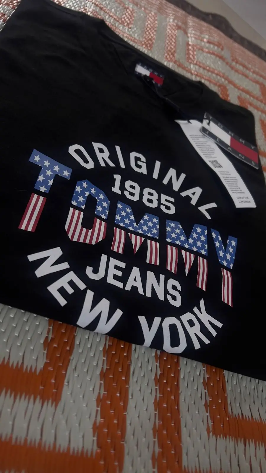 Tommy Jeans Black T-Shirt with Graphic Logo