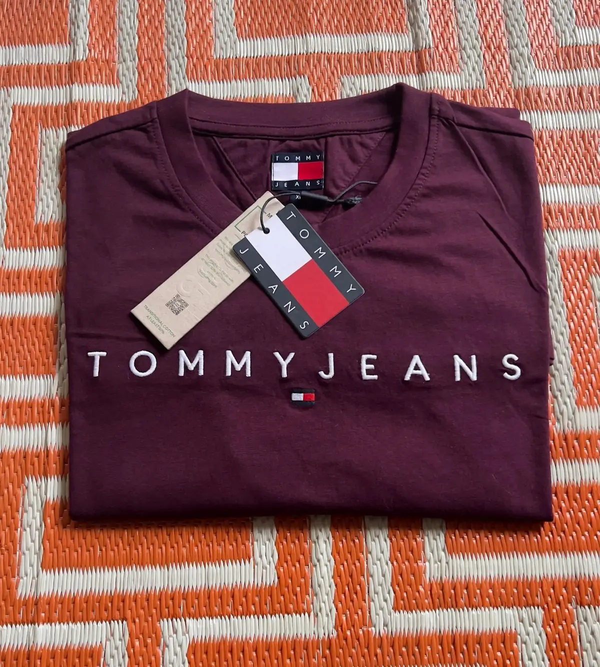 Tommy Jeans Burgundy T-Shirt XL