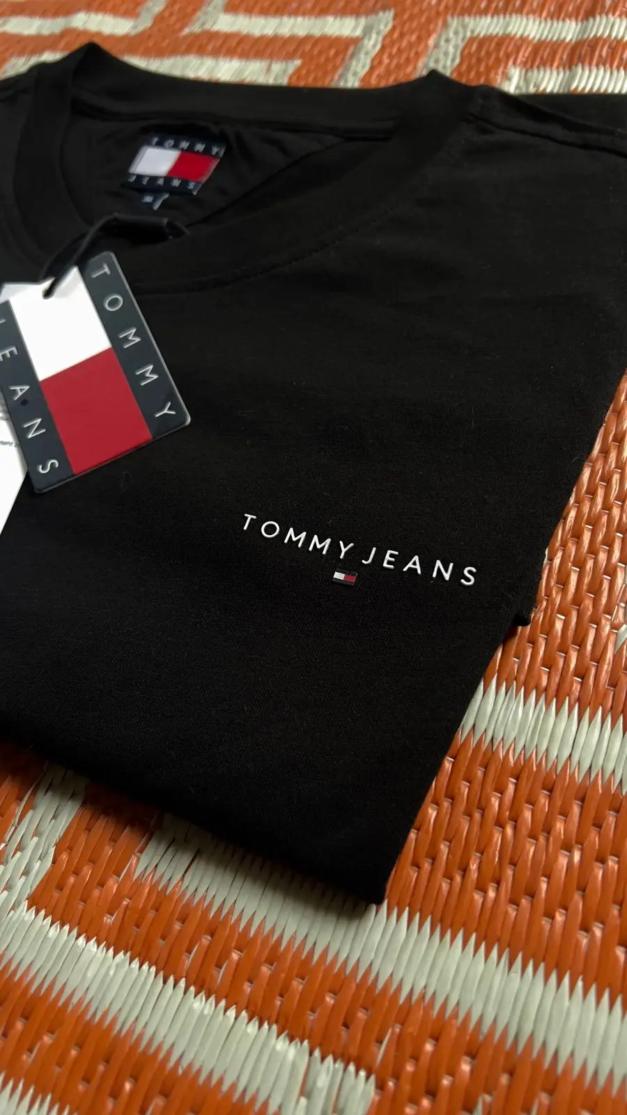 Tommy Hilfiger Tommy Jeans Black T-Shirt with Chest Logo