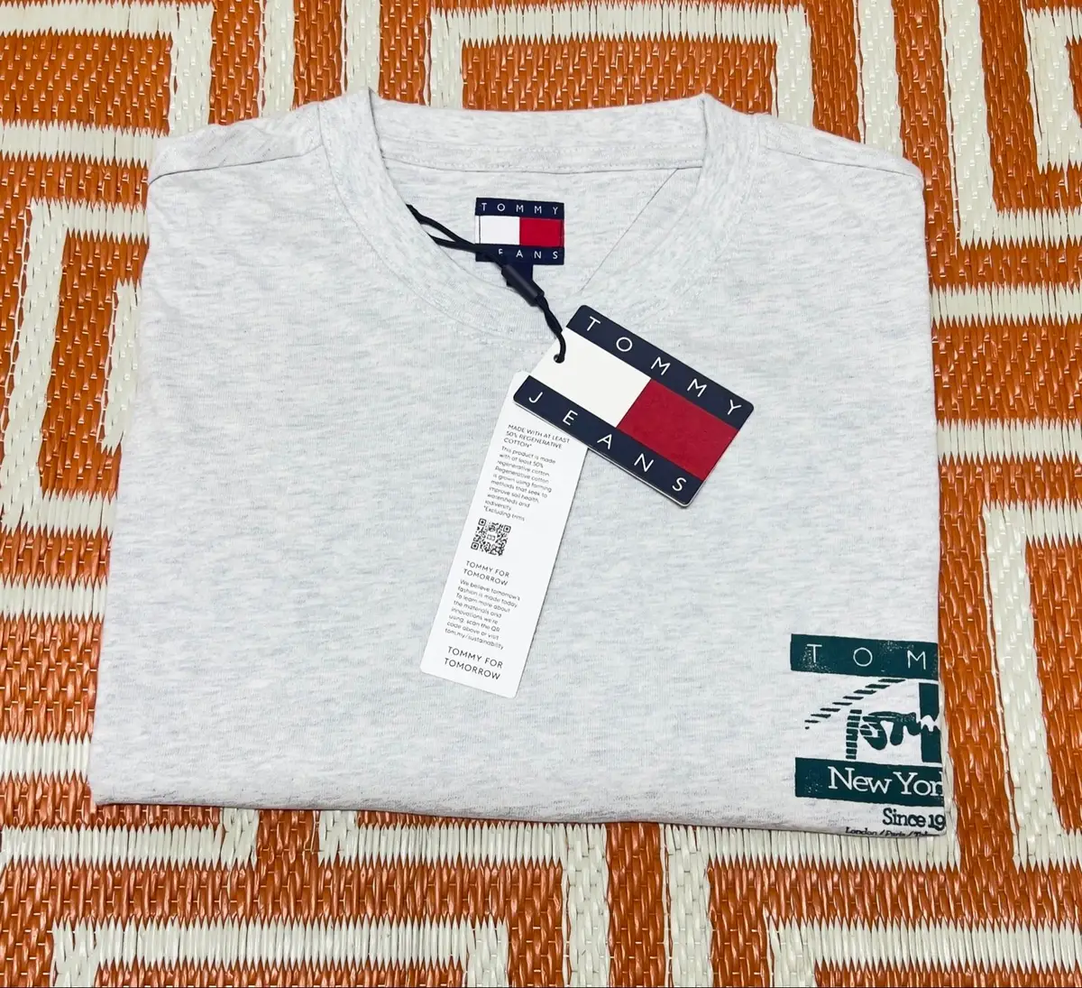 Tommy Hilfiger Grey T-Shirt