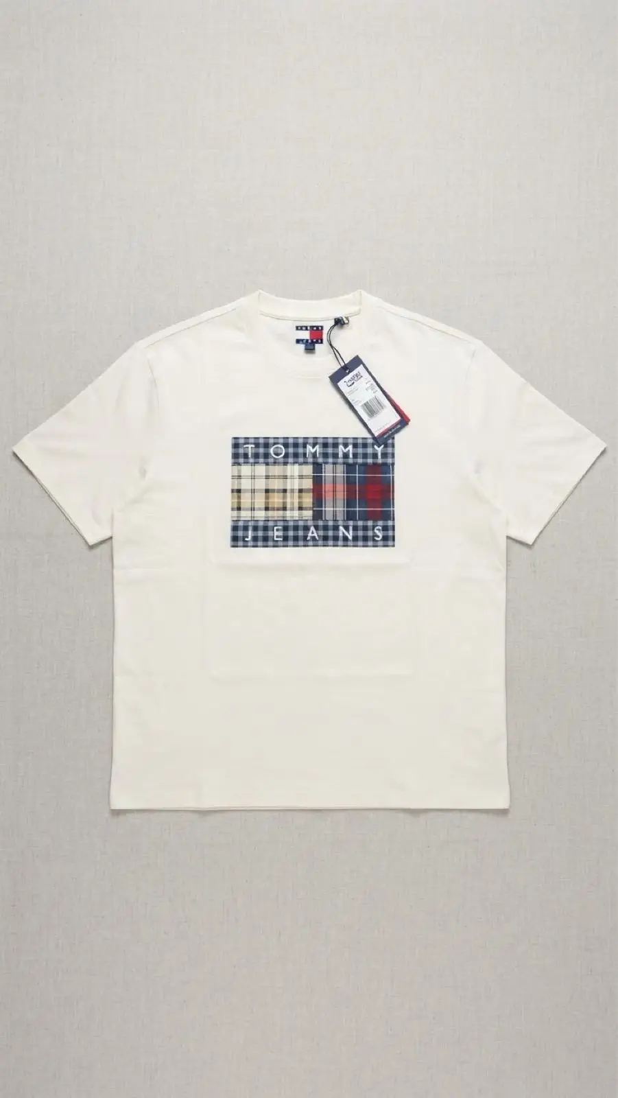 Tommy Hilfiger Tommy Jeans T-Shirt with Plaid Graphic Box Logo White Medium