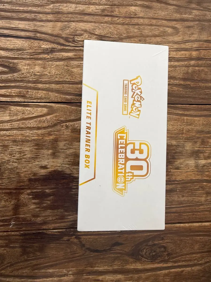 Pokémon 30th Celebration Elite Trainer box