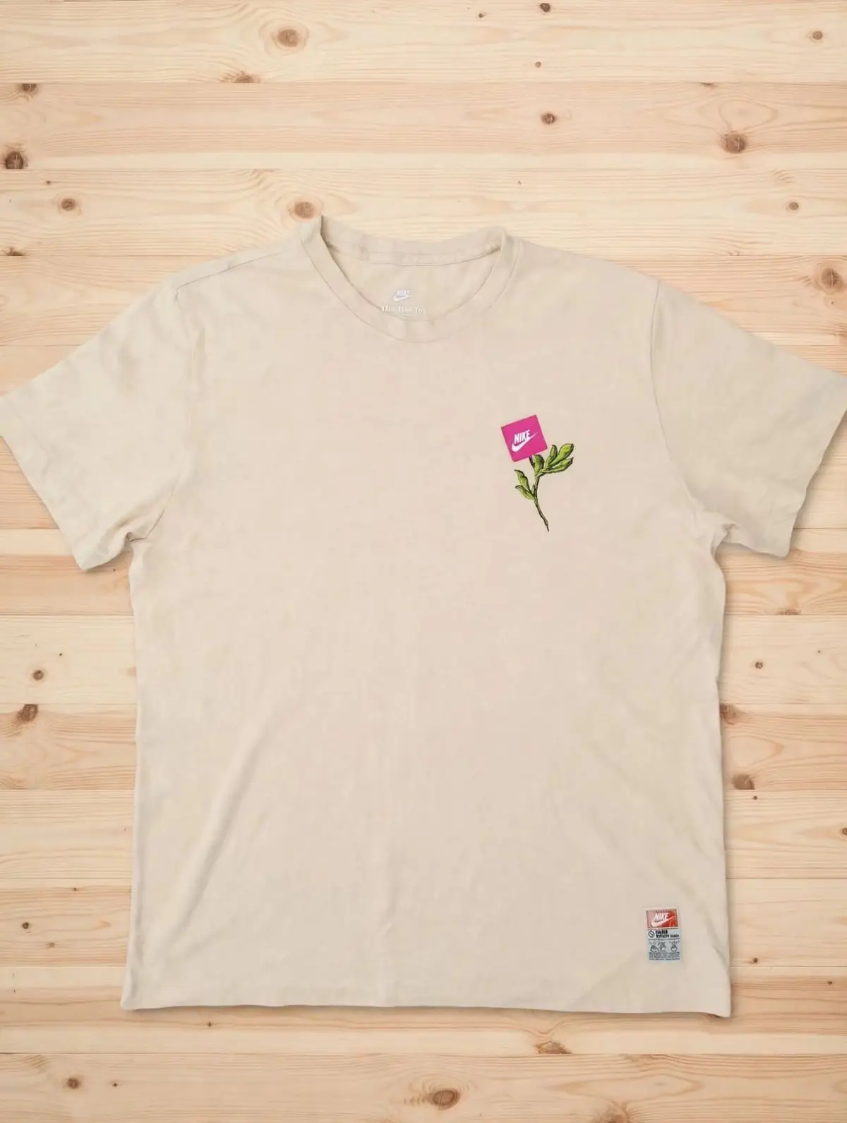 Nike Flowerbox Graphic T-Shirt