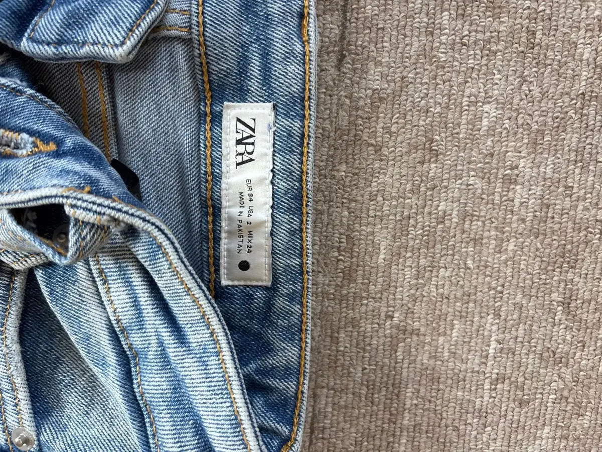 Zara Light Wash Skinny Jeans Size 34