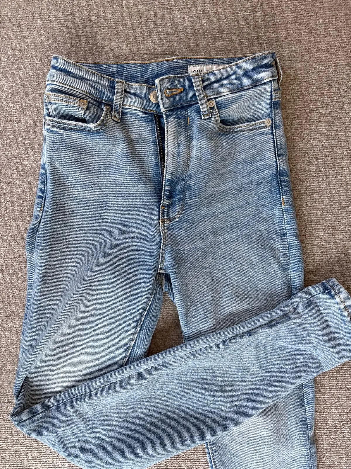 Zara Light Wash Skinny Jeans Size 34