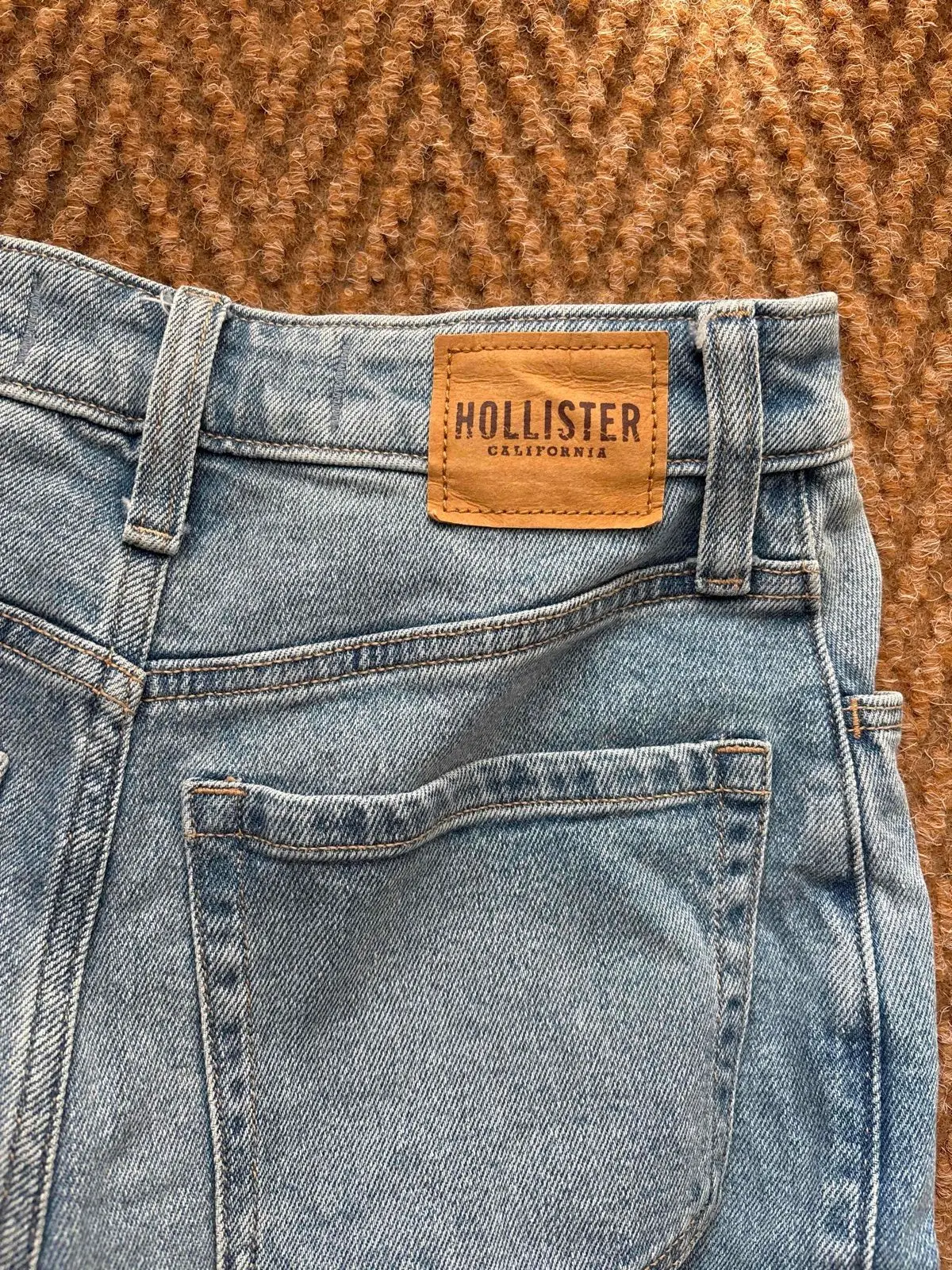 Hollister Co. High-Rise Ripped Jeans Size 6
