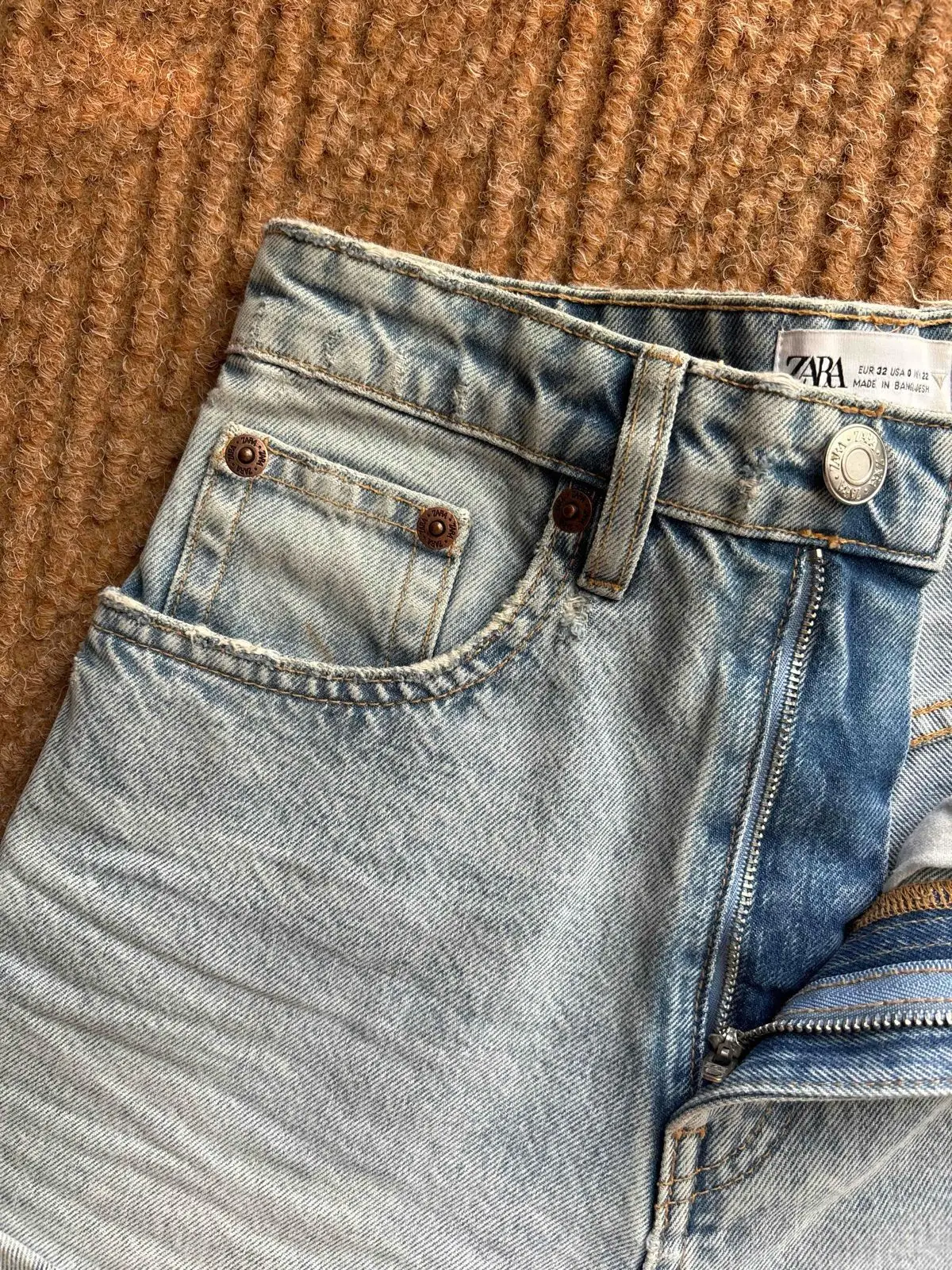 Zara Light Wash Denim Shorts Size 32