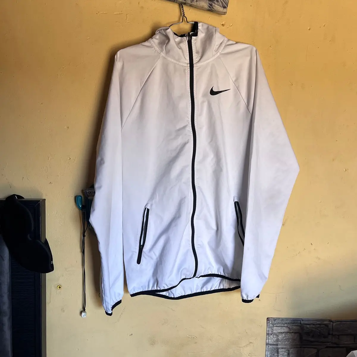 Nike Full-Zip Hooded Windbreaker Jacket White Black Small