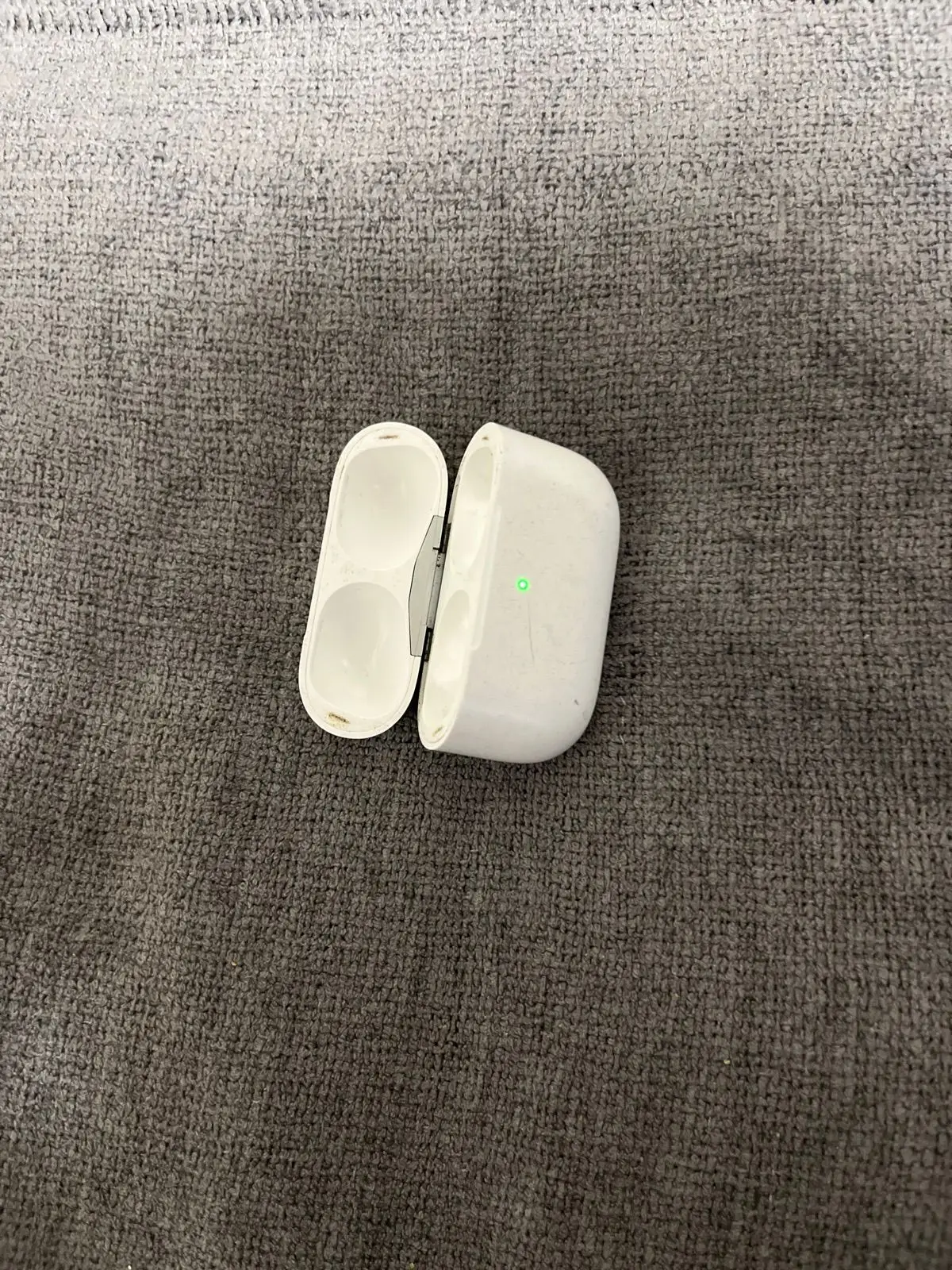 Apple AirPods Charging Case