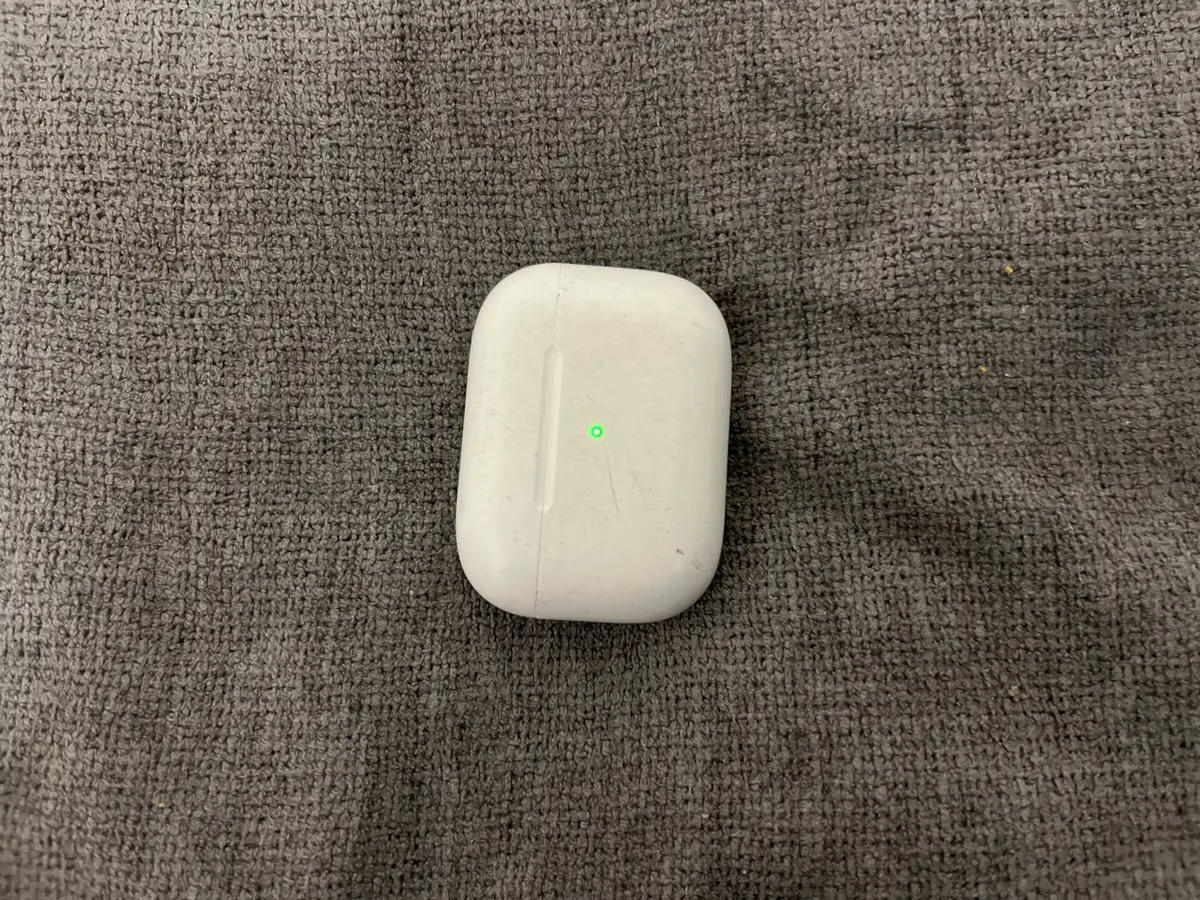 Apple AirPods Charging Case