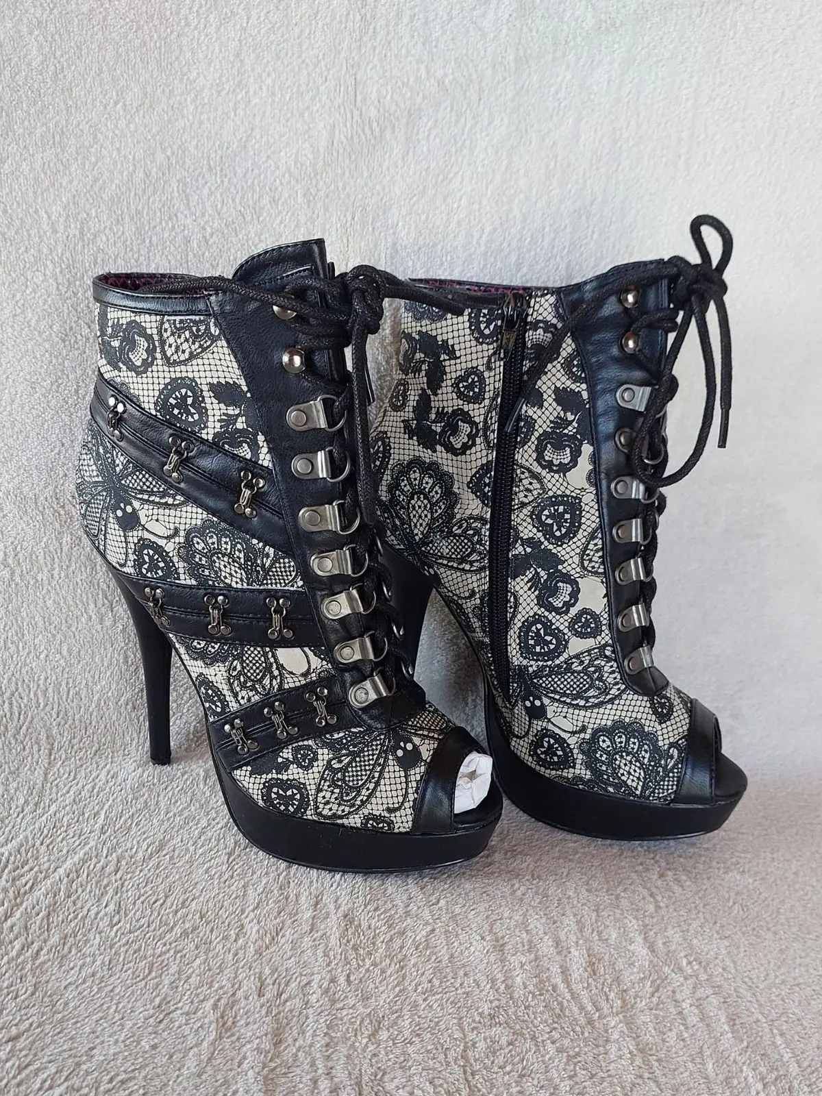 Black and White Lace-Up Peep-Toe Heeled Boots Size 7