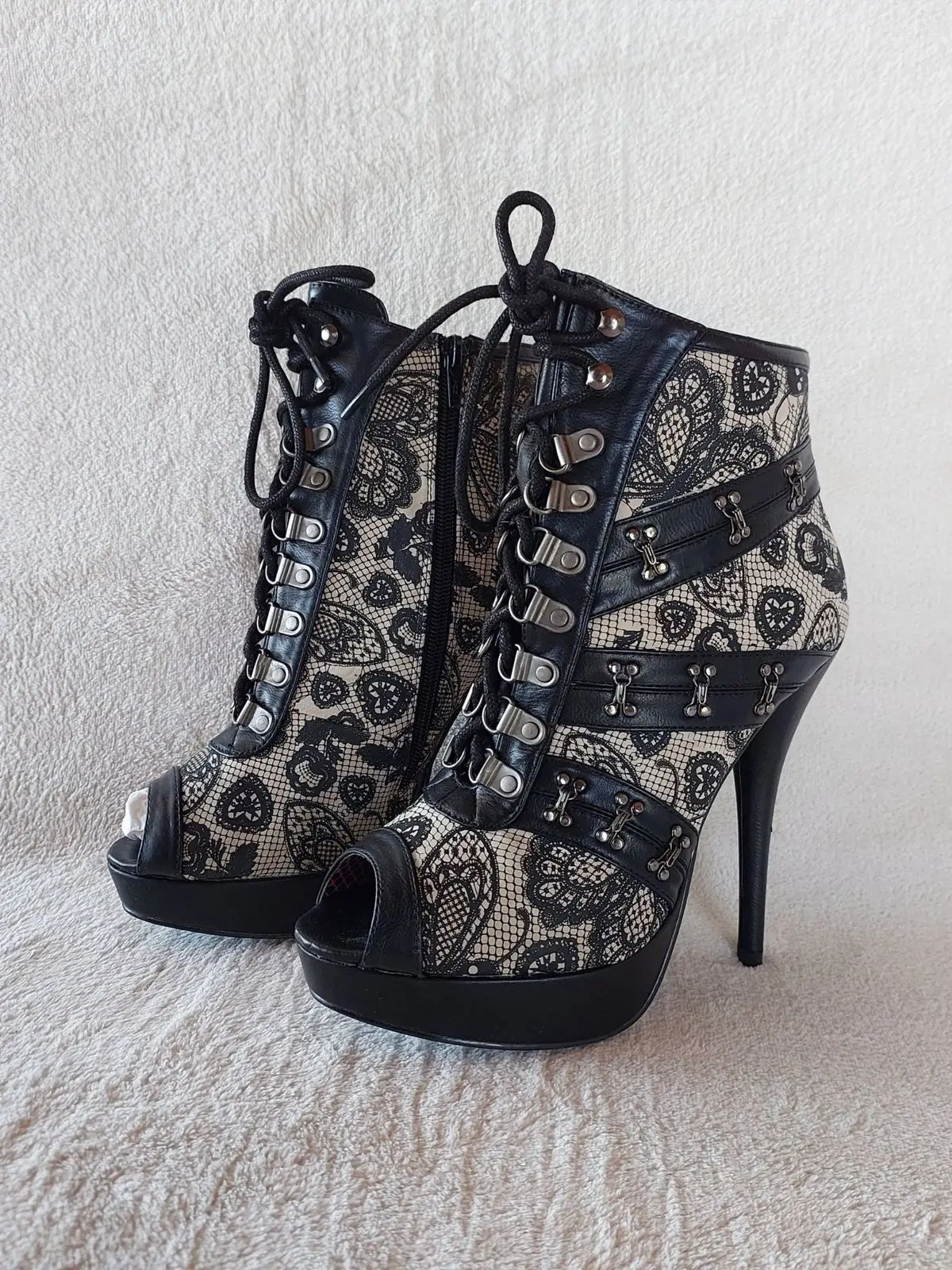 Black and White Lace-Up Peep-Toe Heeled Boots Size 7
