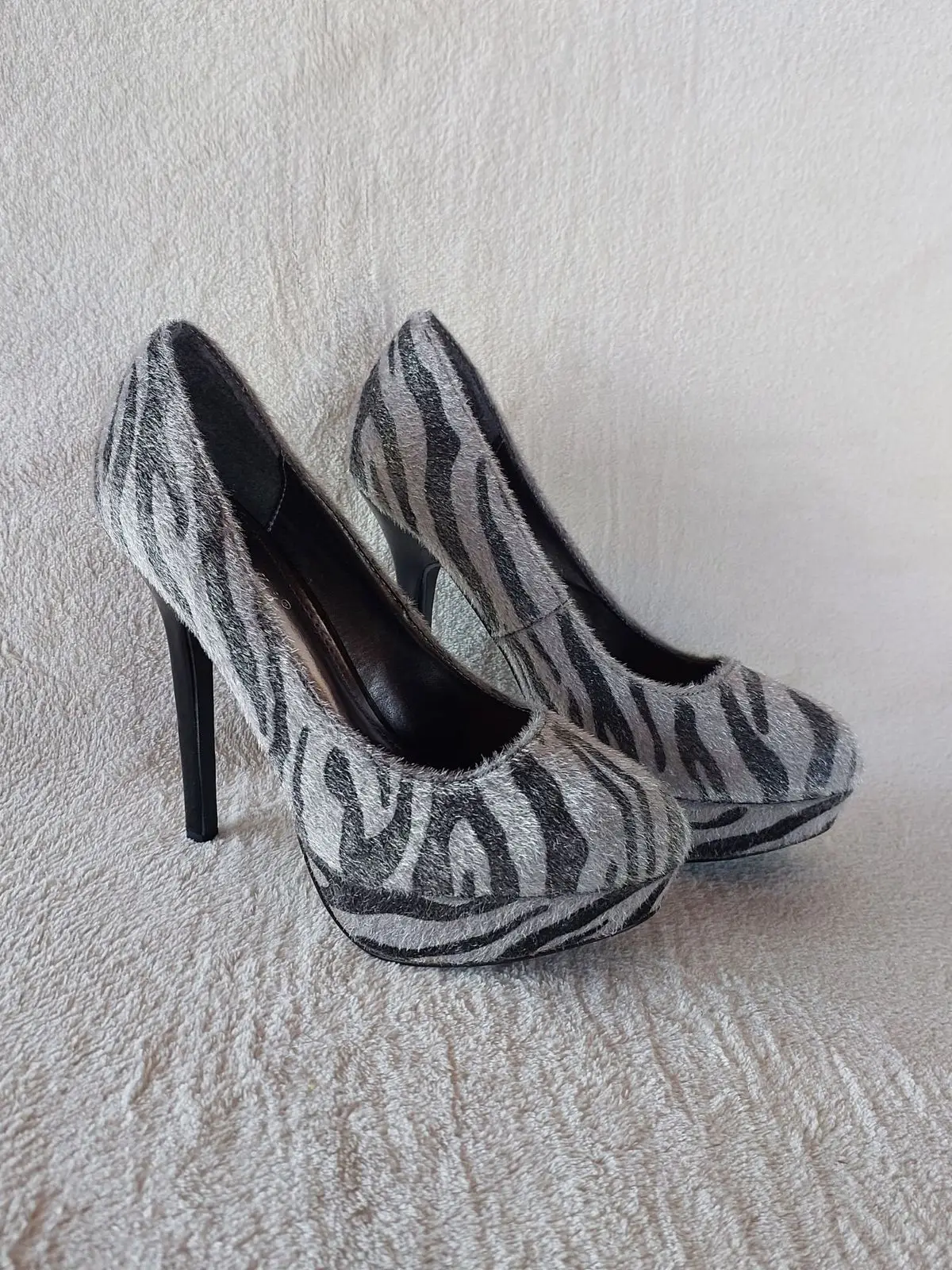 Breckelle's Zebra Print Faux Hair Platform Heels Stiletto Pumps (Nikki-05) | Size 7