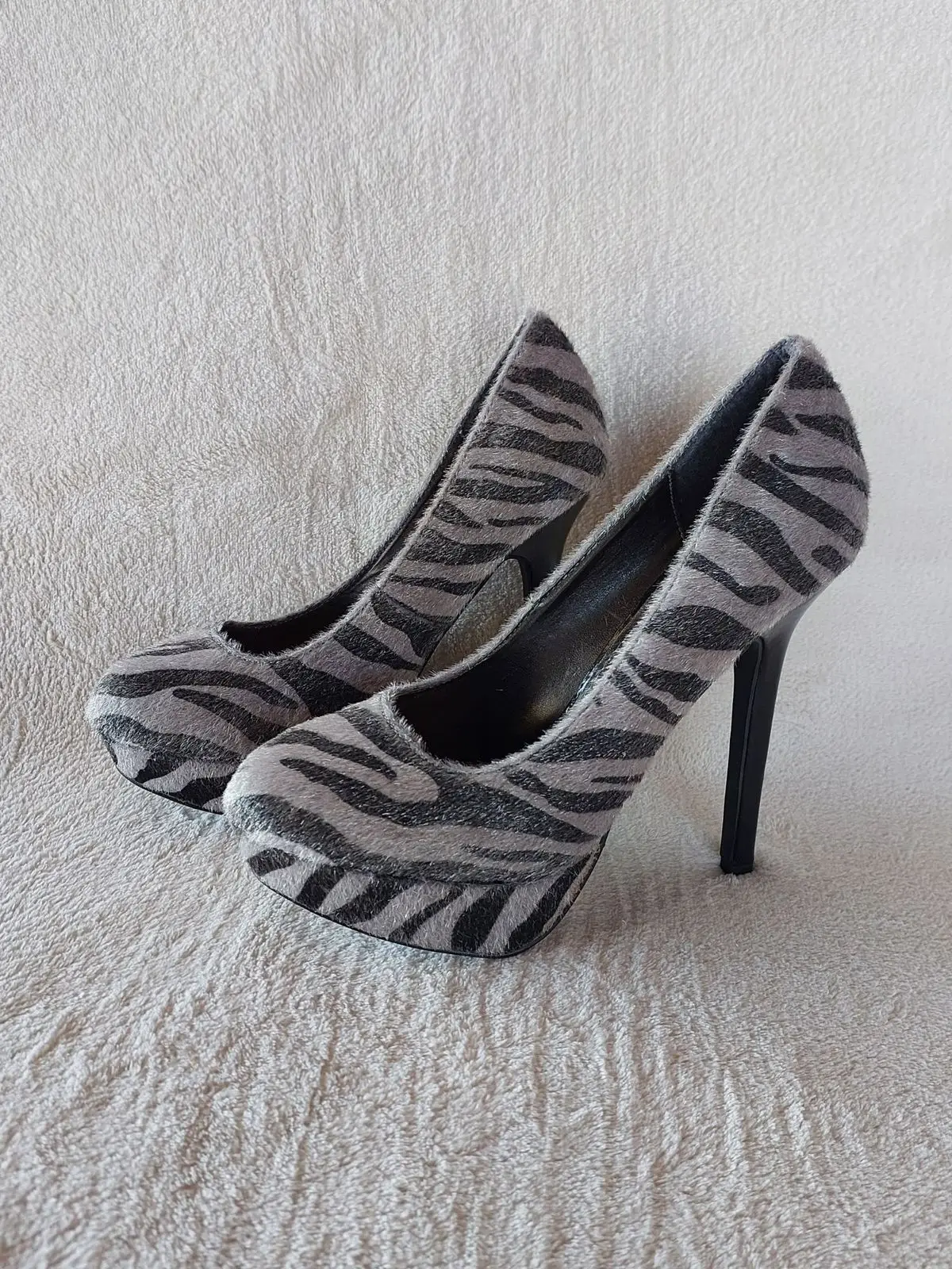 Breckelle's Zebra Print Faux Hair Platform Heels Stiletto Pumps (Nikki-05) | Size 7