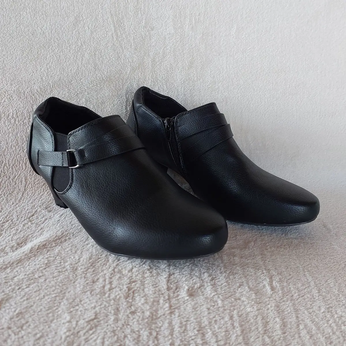 Utopia Black Low-Heel Shoes