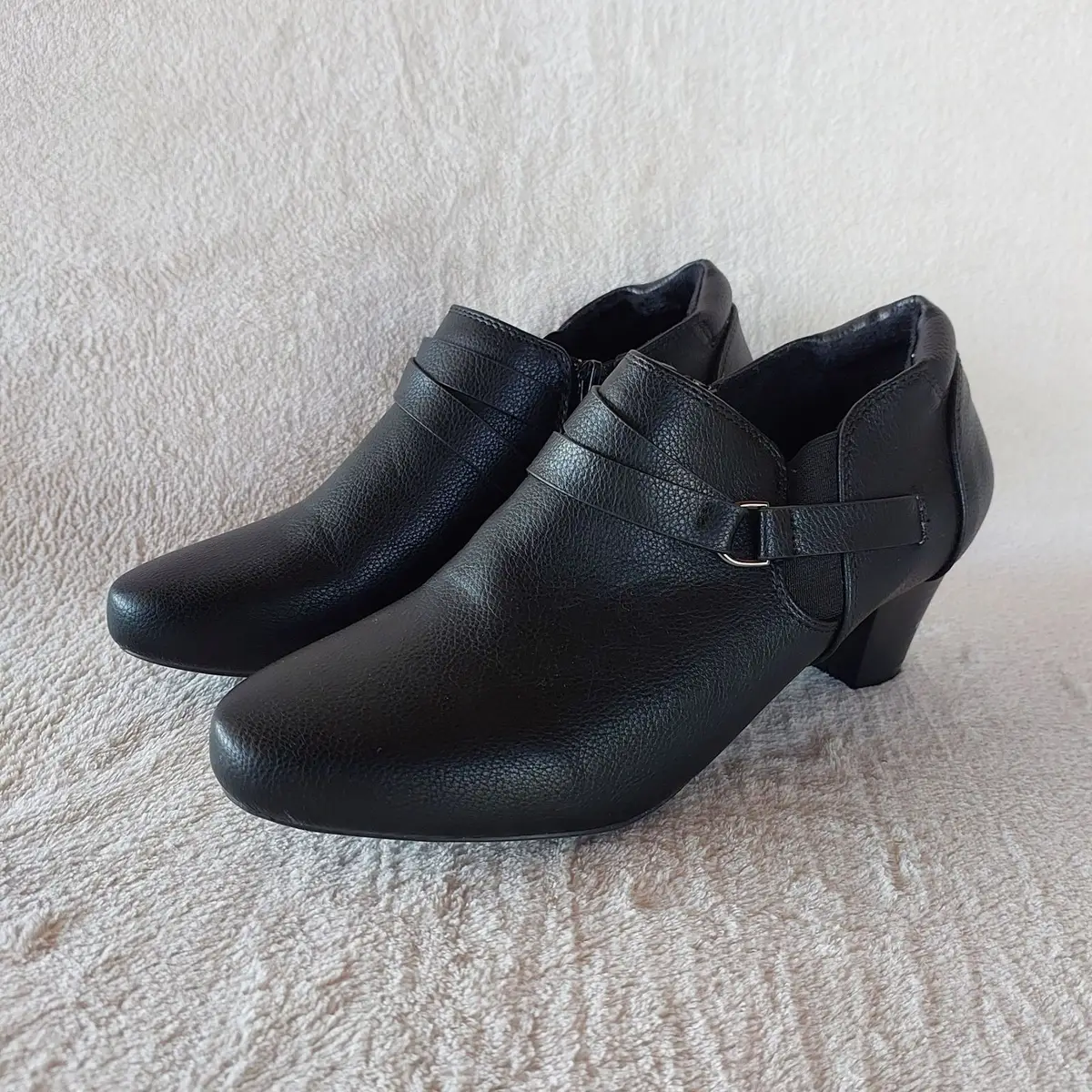 Utopia Black Low-Heel Shoes