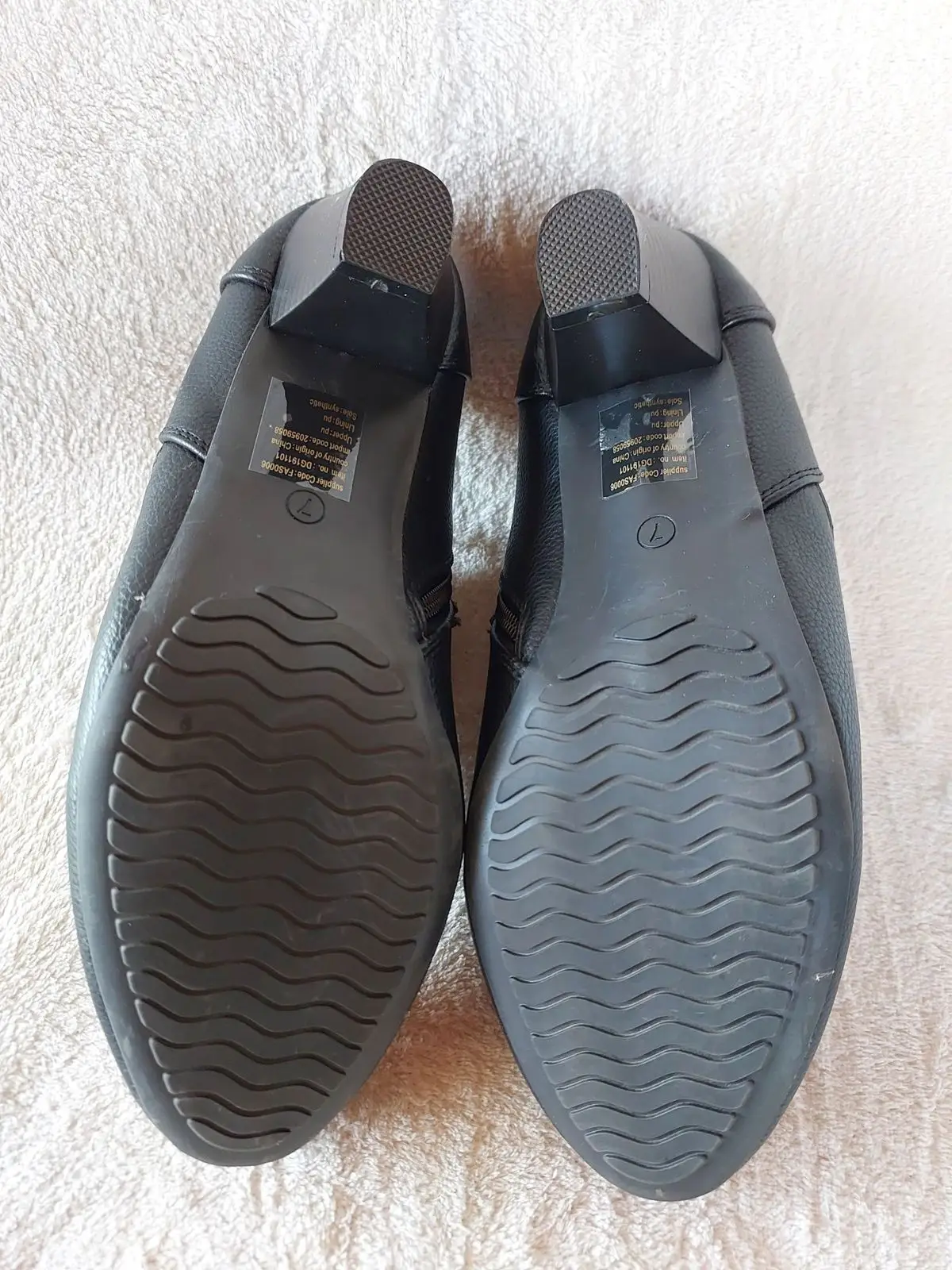 Utopia Black Low-Heel Shoes