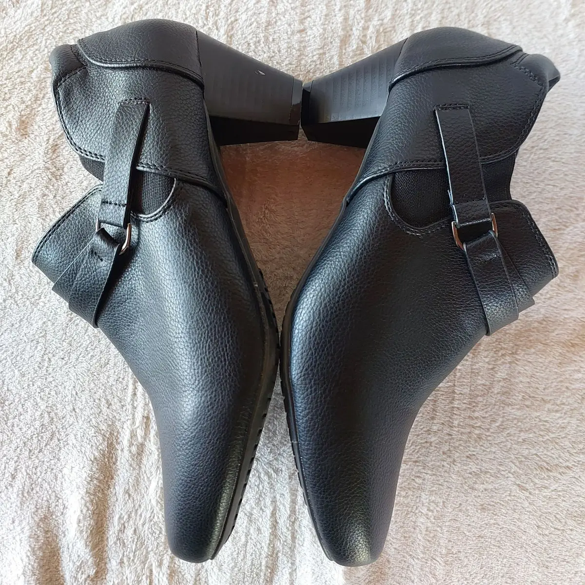 Utopia Black Low-Heel Shoes