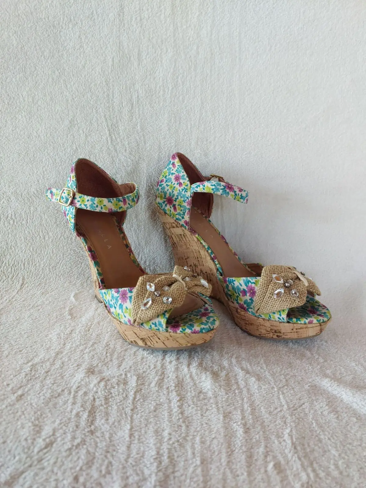 Daniella Michelle Floral & Burlap Wedge Sandals | Size 7