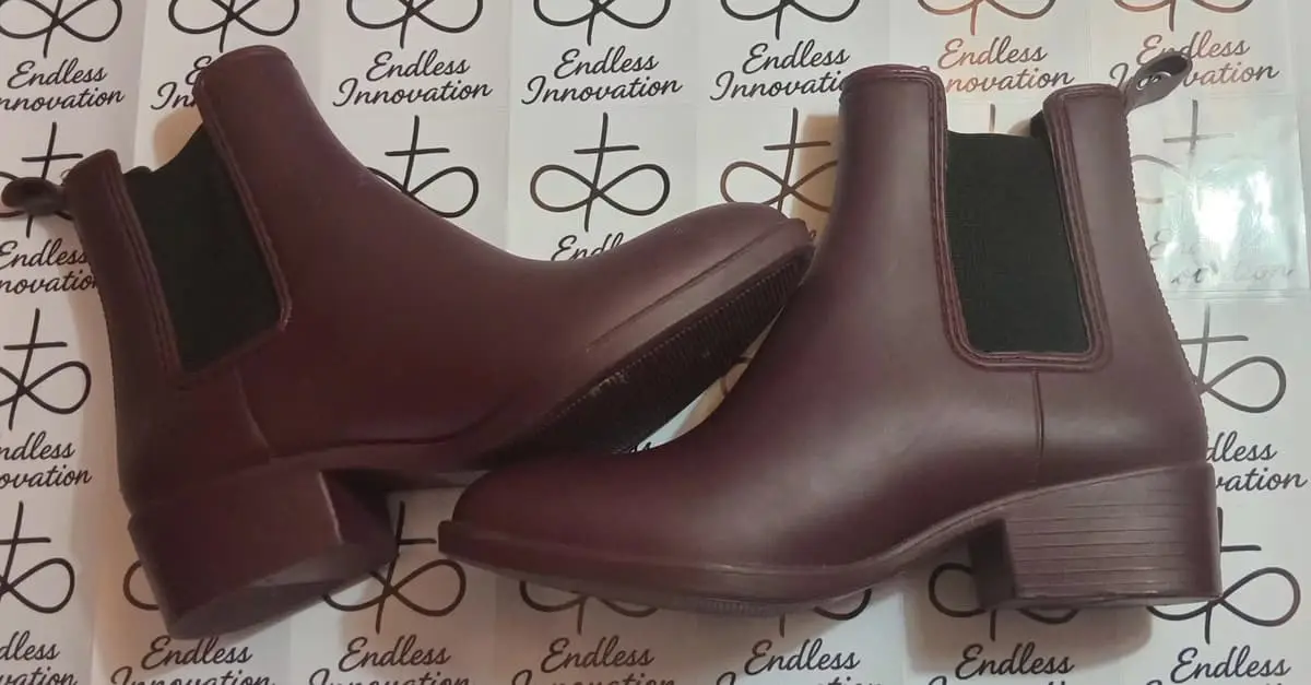 Stylish Marron 👢 Boots & 👜 Bag Combo