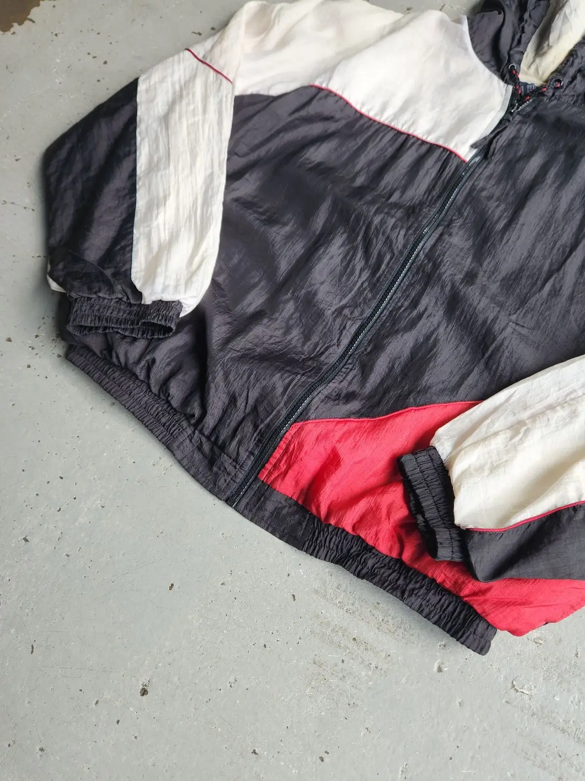 Vintage Colorblock Hooded Windbreaker Black Red White