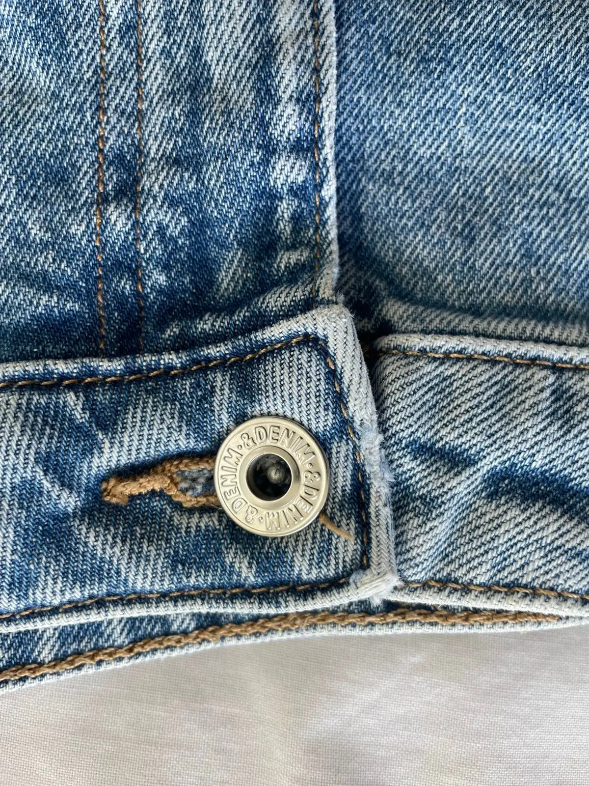 H&M Blue Denim Shorts Size 4
