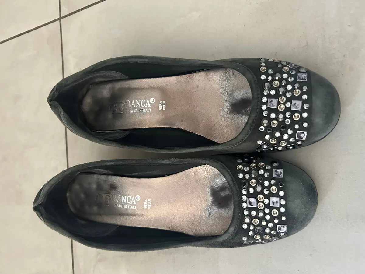 Bianca Made in Italy Suede Low Heel Shoes Size 4.5
