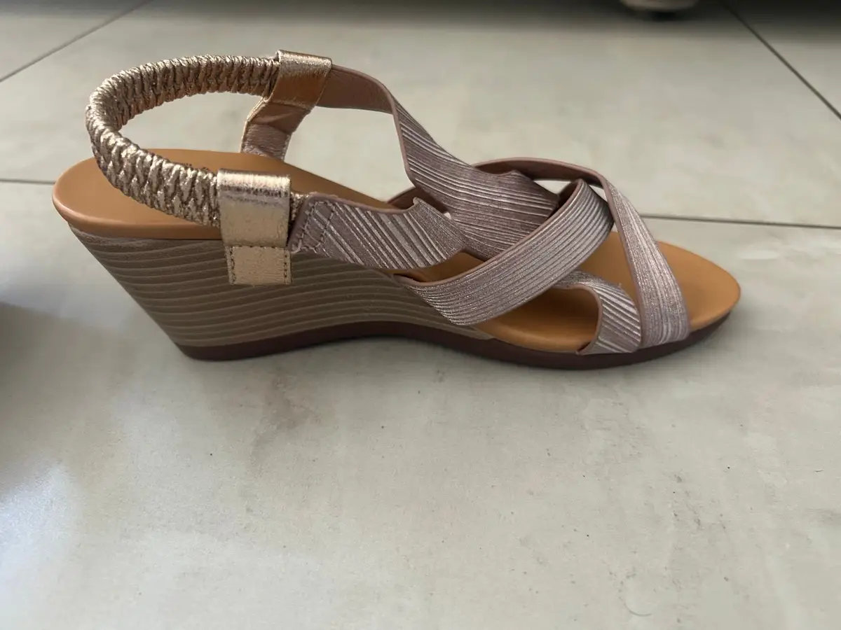 Metallic Wedge Sandals Size 4