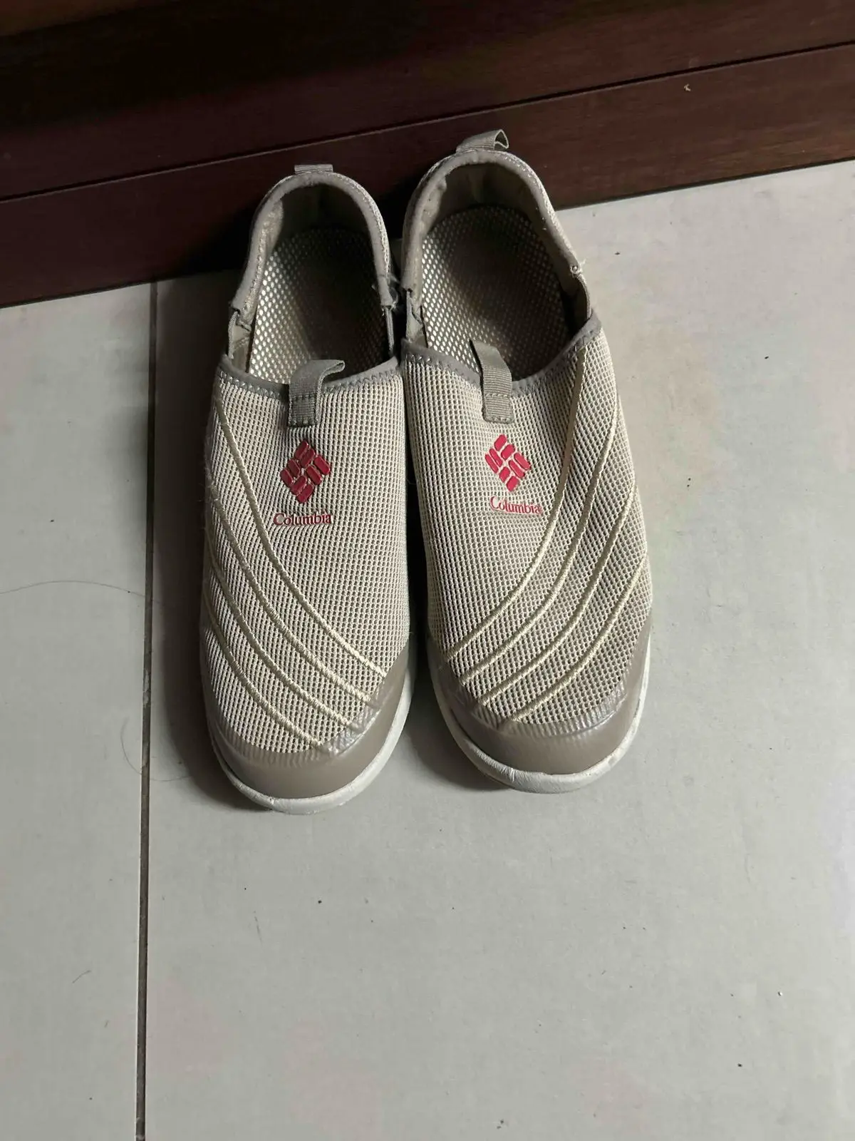 Columbia Slip-On Shoes Beige Size 6