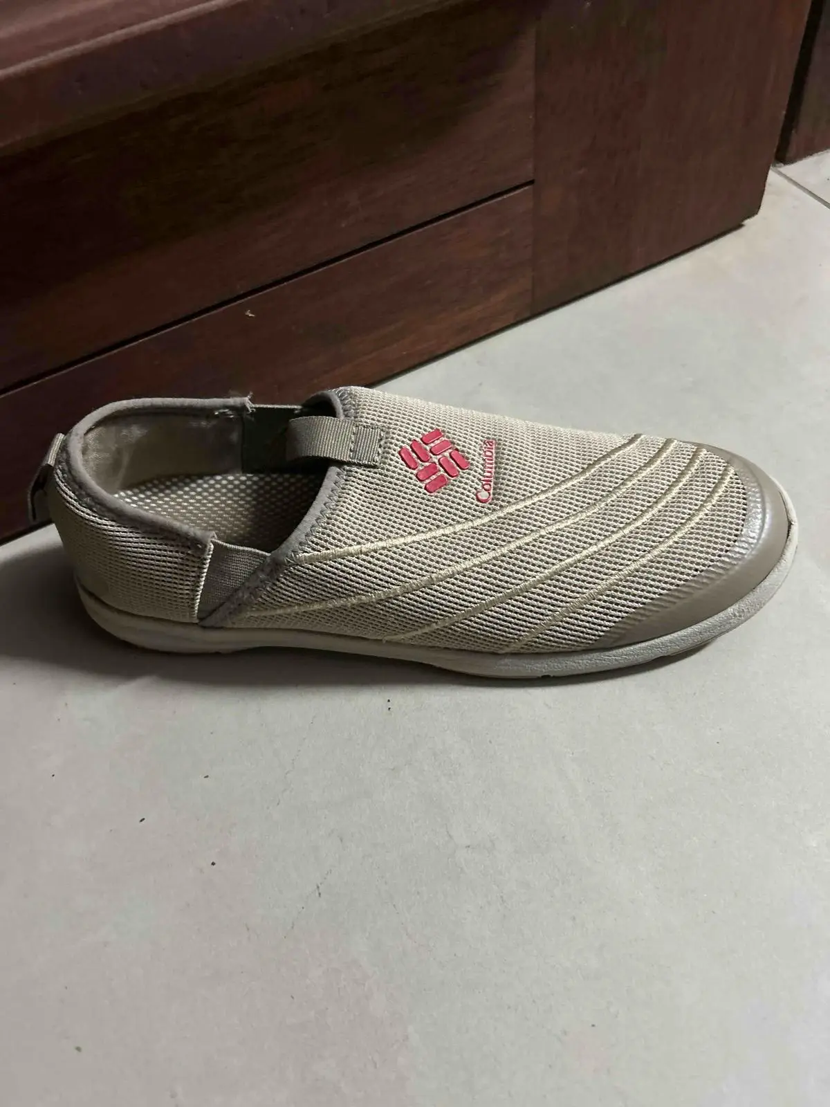 Columbia Slip-On Shoes Beige Size 6