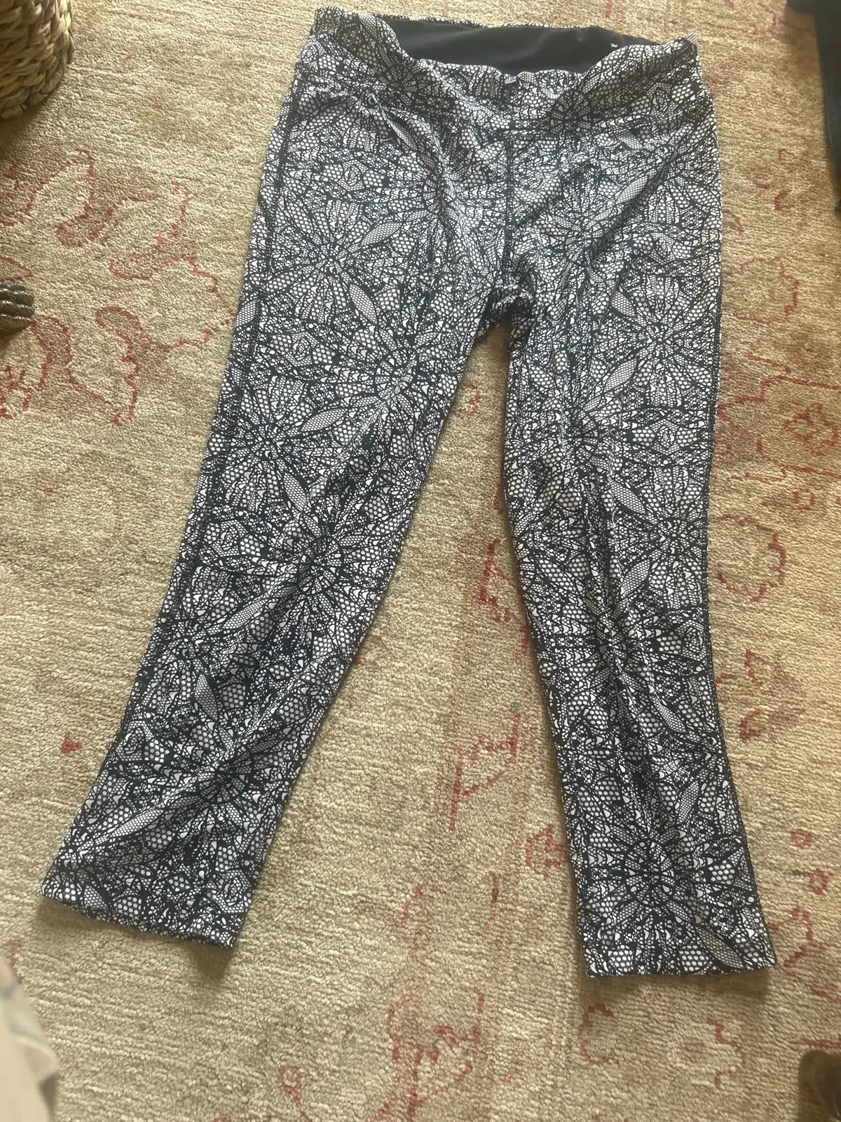 Black and White Patterned Activewear Leggings