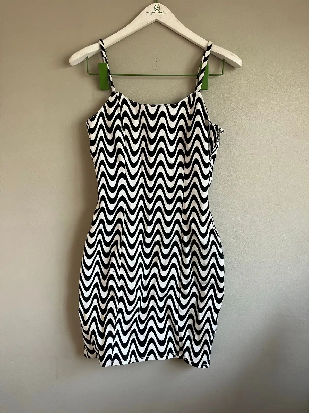 H&M Black and White Wavy Print Dress