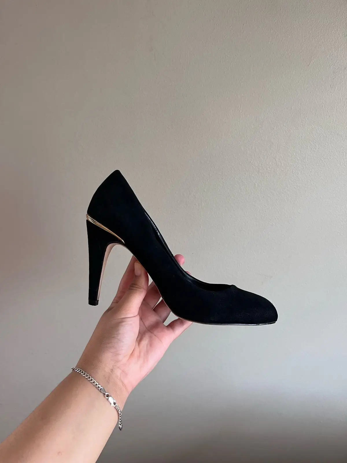 Kurt Geiger Black Heeled Shoes with Gold Trim Size 39