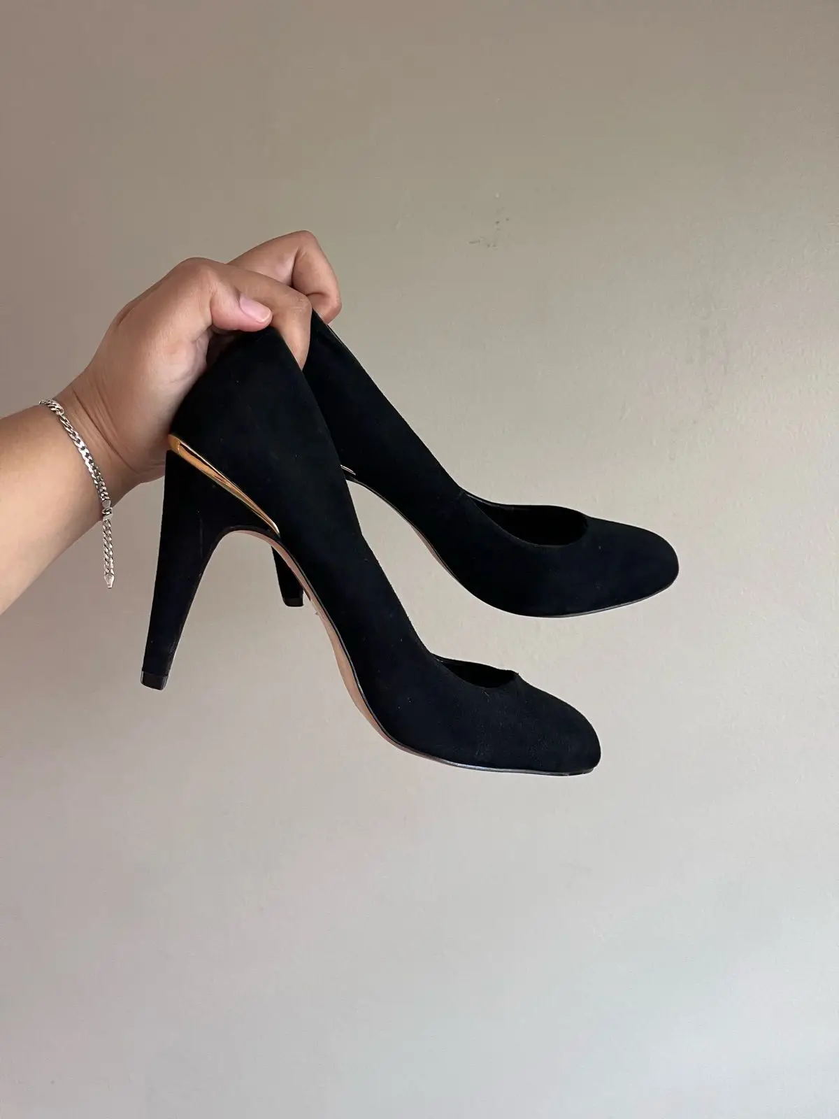 Kurt Geiger Black Heeled Shoes with Gold Trim Size 39