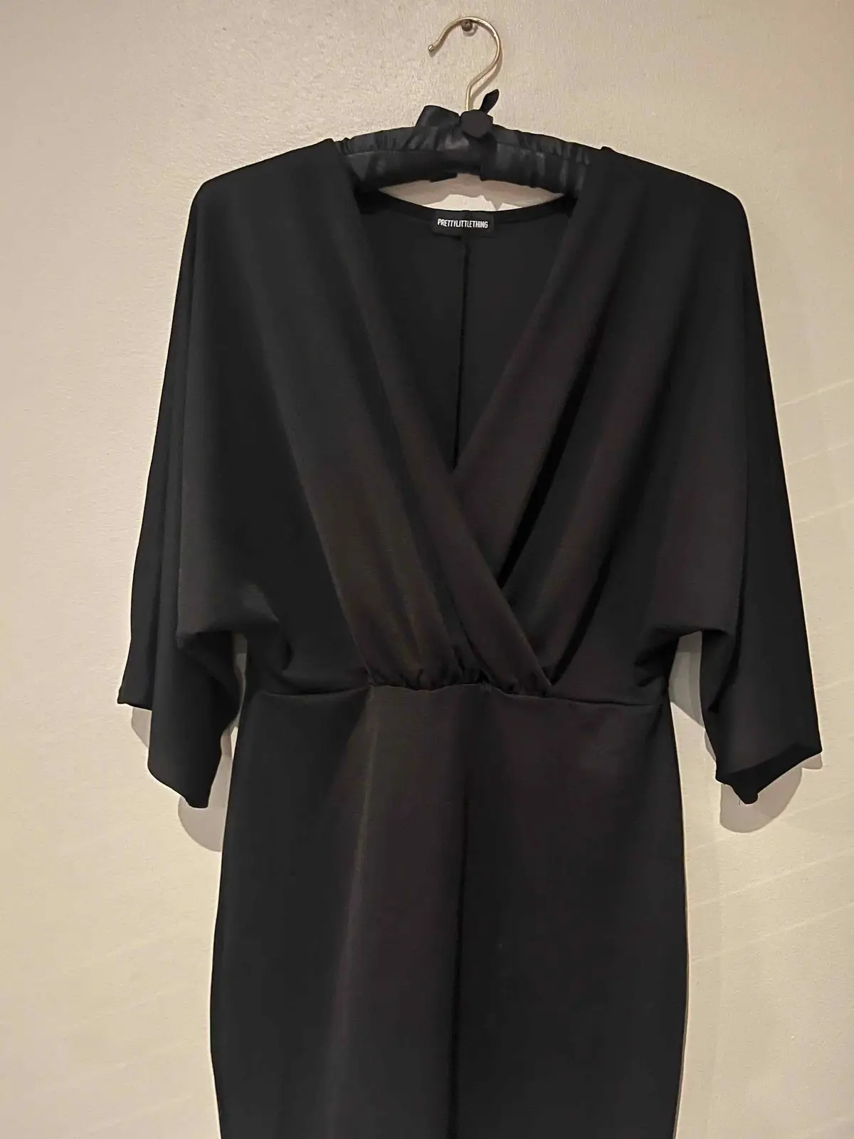 PrettyLittleThing Black V-Neck Top