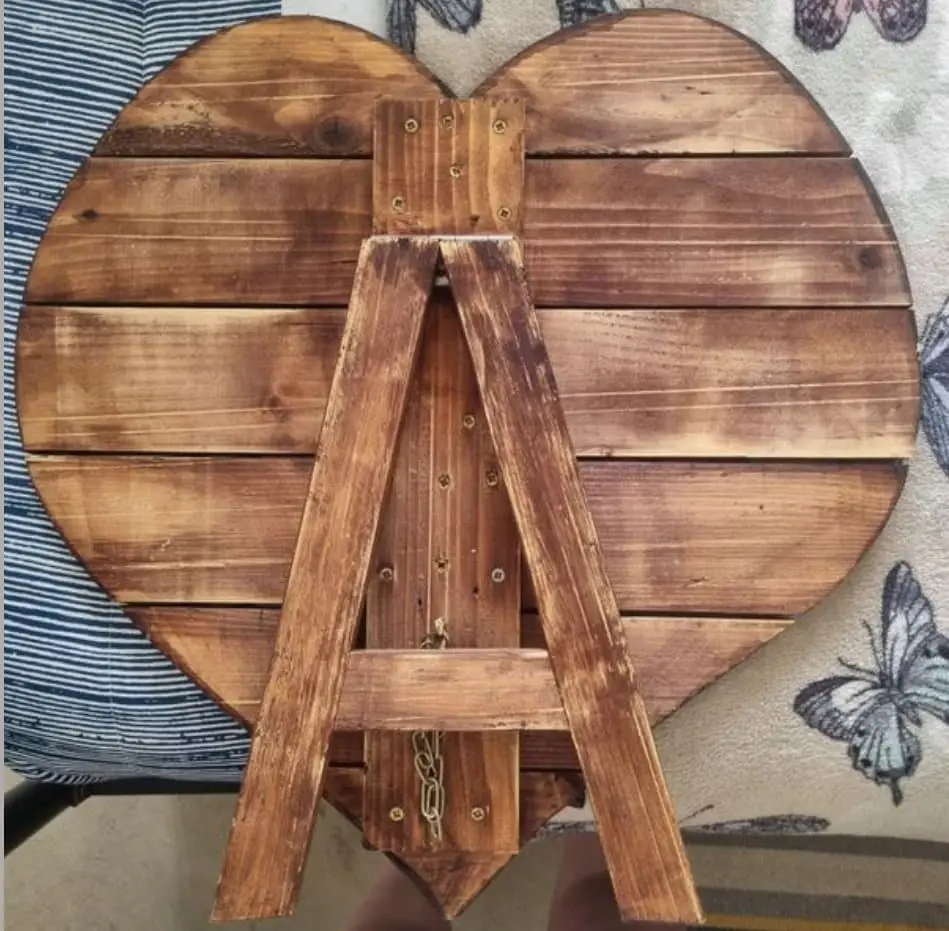 Wooden wedding guest guide heart shaped. Still in great condition. 50 cm by 49 cm