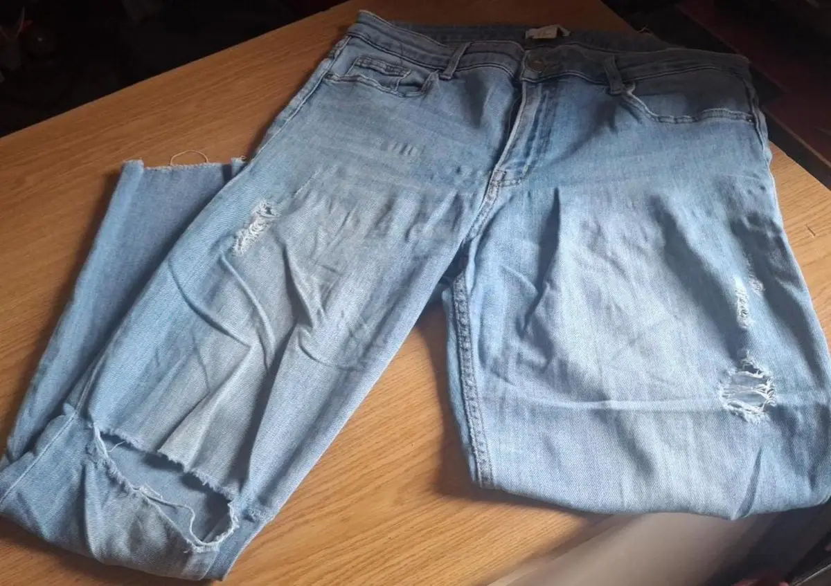 H&M Light Wash Ripped Jeans Size 10