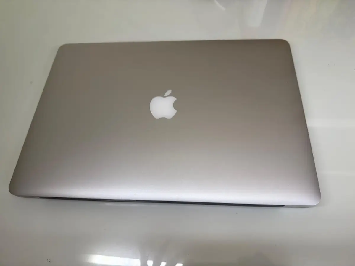 Apple MacBook Laptop