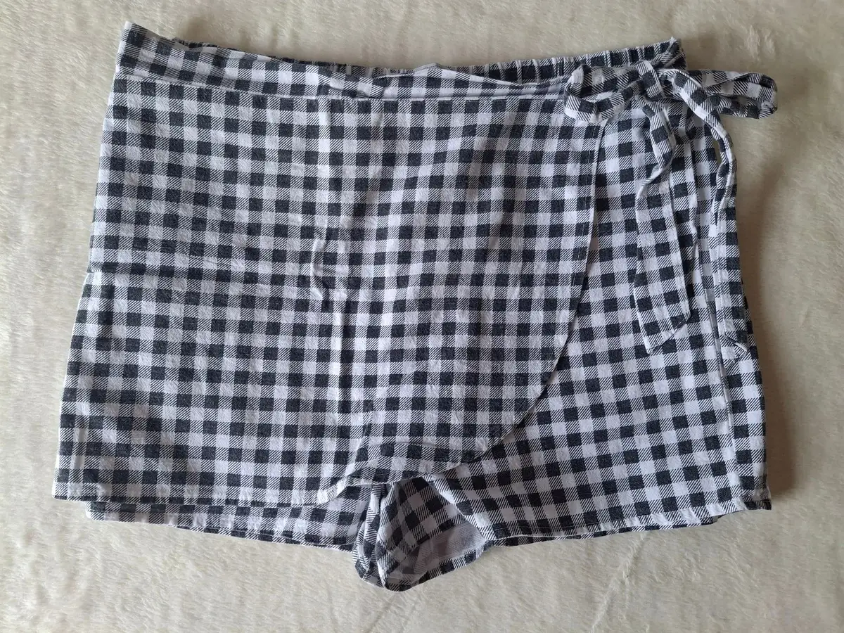 Pick n Pay Clothing Pick n Pay Black and White Gingham Wrap Skort Large