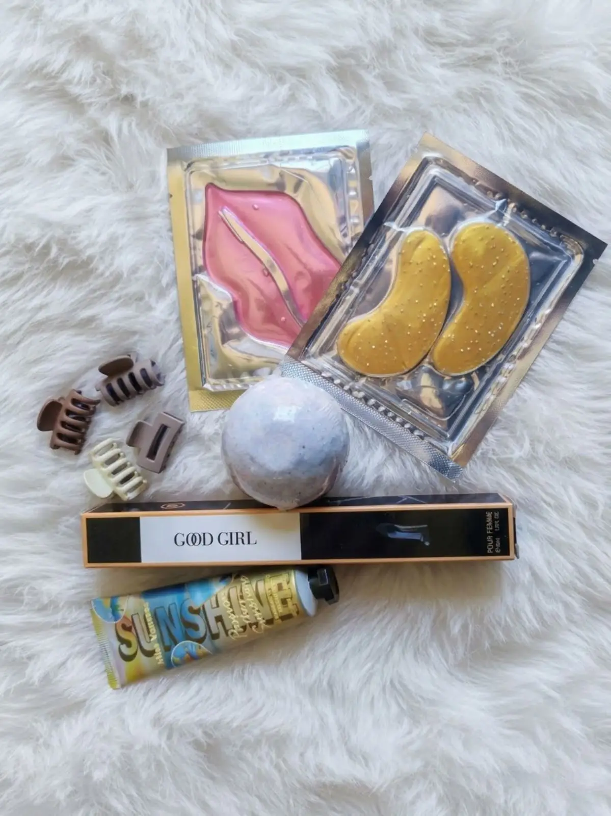 Beauty Pamper Bundle with Fragrance Lip Masks and Hair Claws