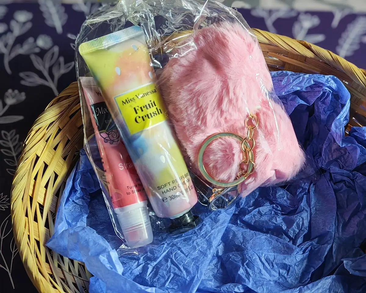 Miss Vanessa Hand Cream, Lip Gloss and Pink Pouch Set