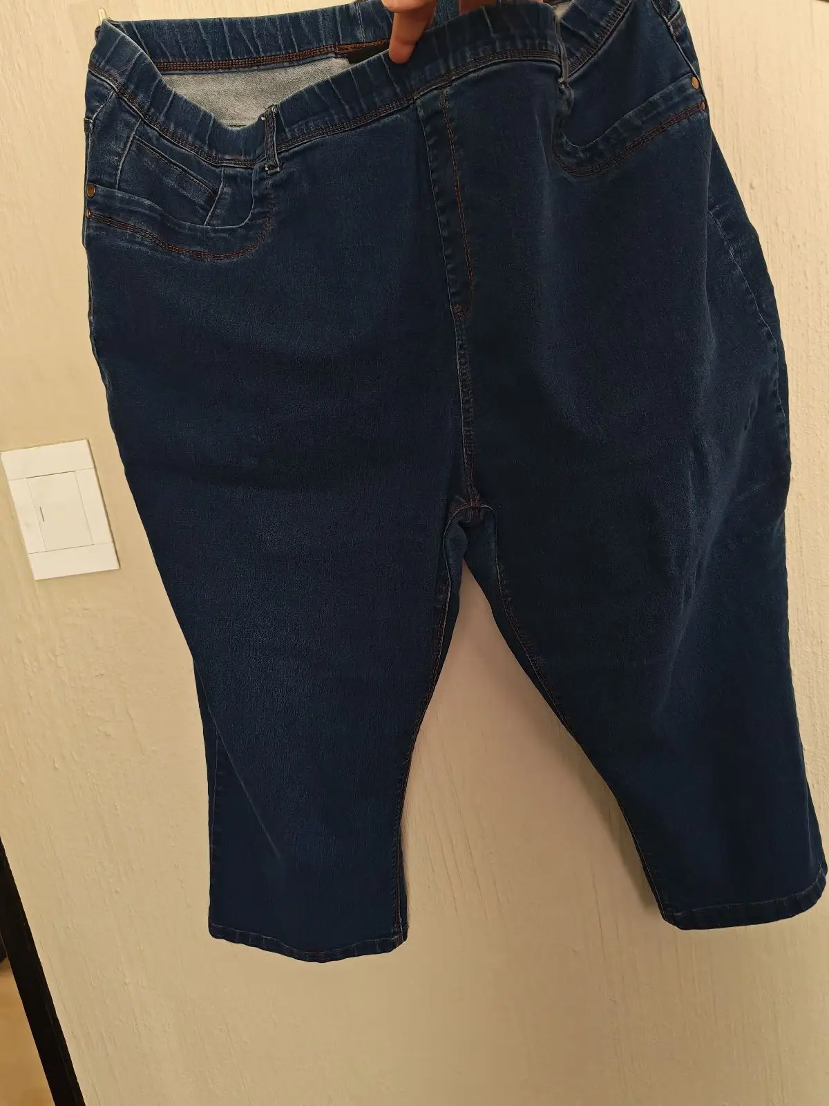 Blue Denim Elastic Waist Capri Jeans