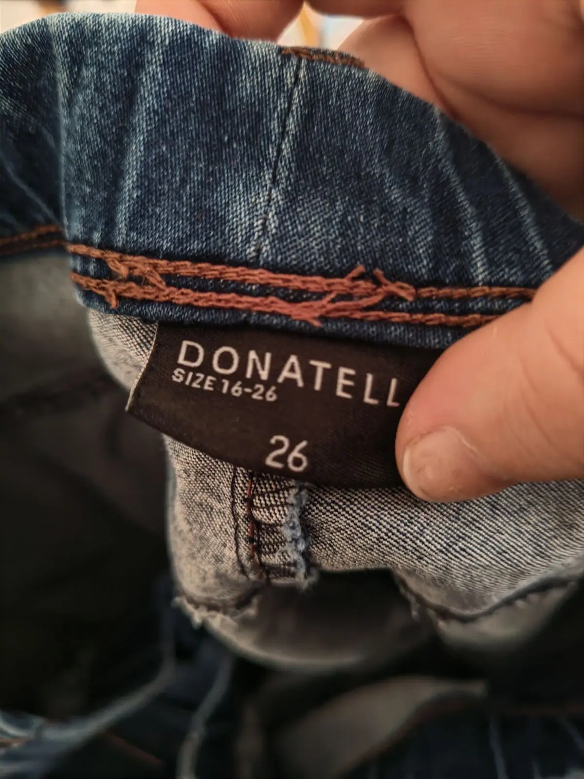 Blue Denim Elastic Waist Capri Jeans