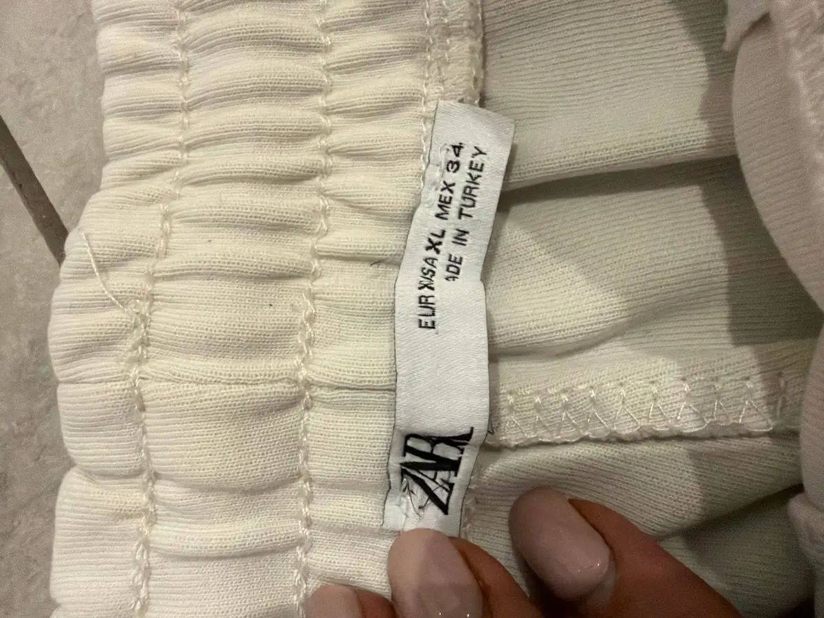 Zara Cream Shorts XL