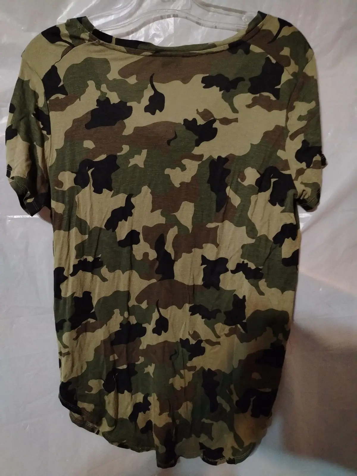Free 2BU Camouflage V-Neck T-Shirt