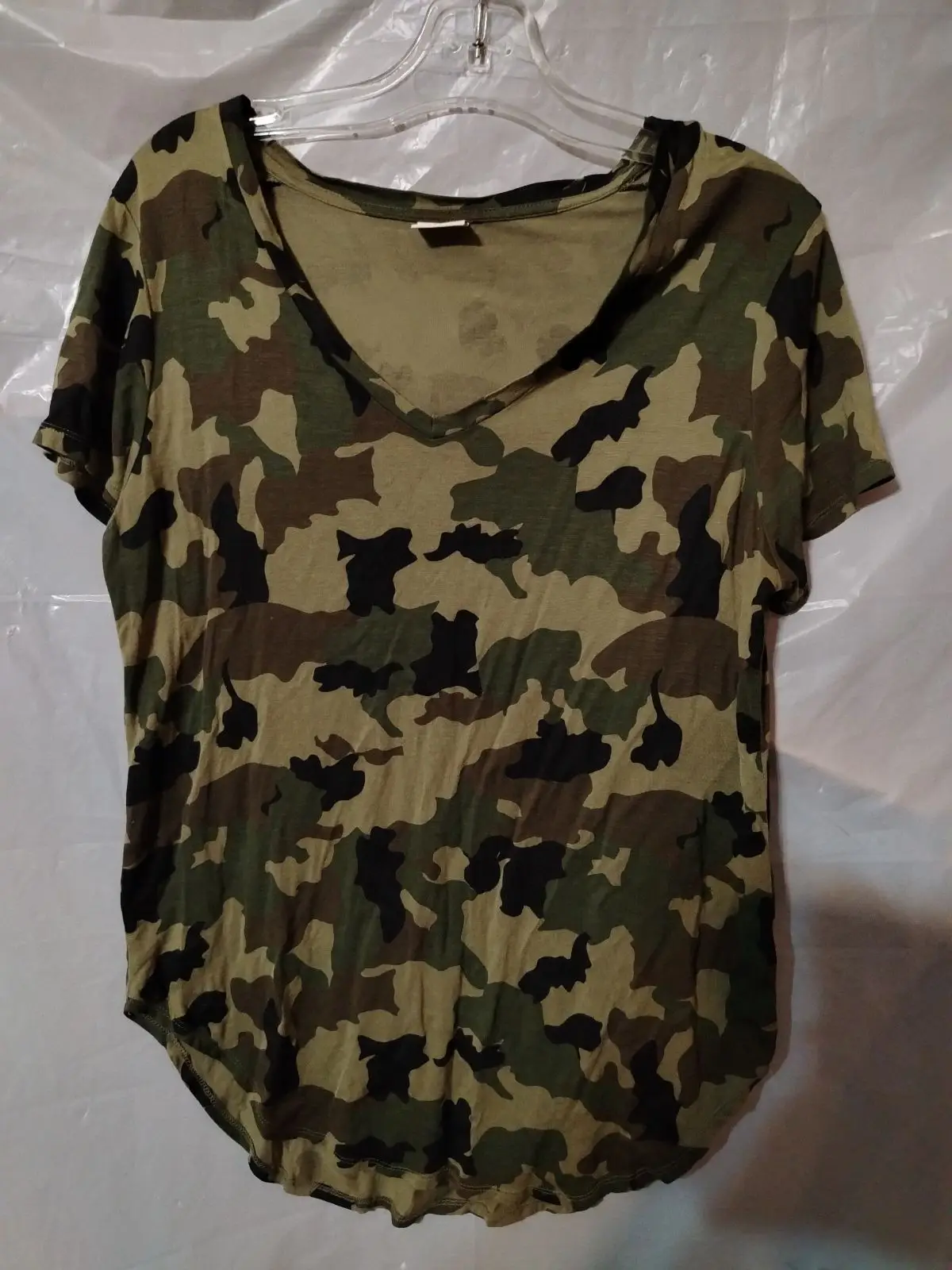 Free 2BU Camouflage V-Neck T-Shirt
