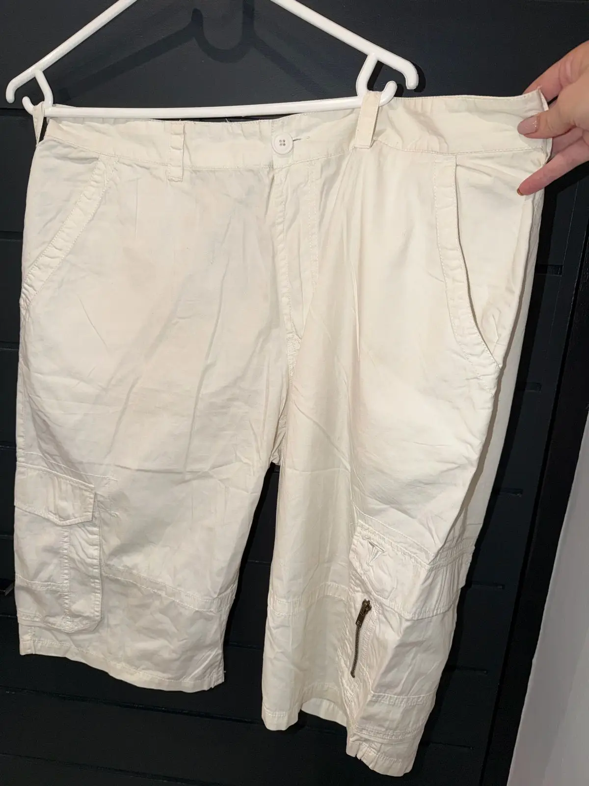 Truworths White Cargo Shorts Size 40